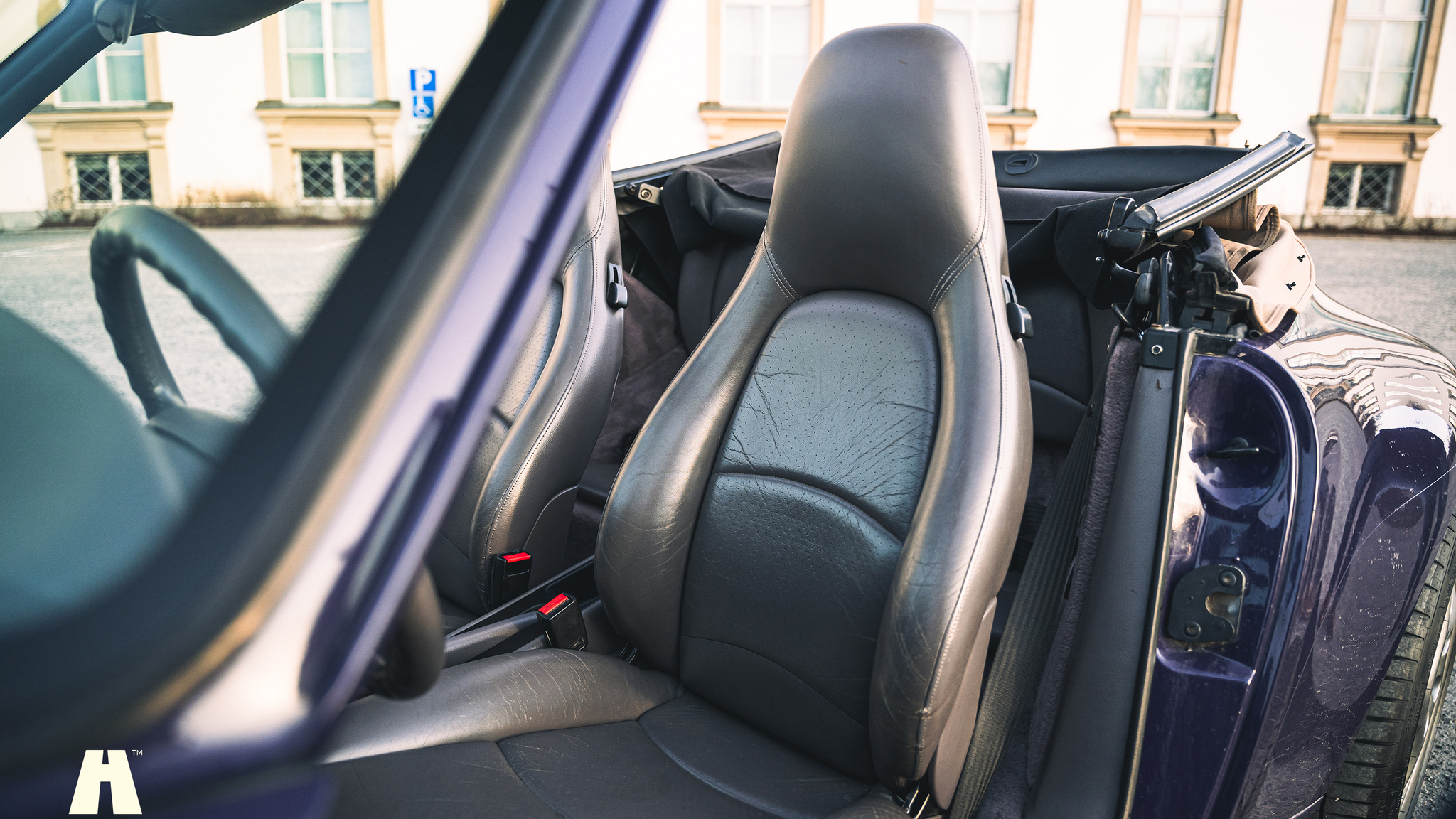 Interior image of 1994 Porsche 993 Cabriolet (4)