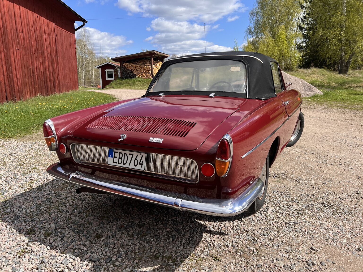 Exterior image of 1967 Renault Caravelle Coupé