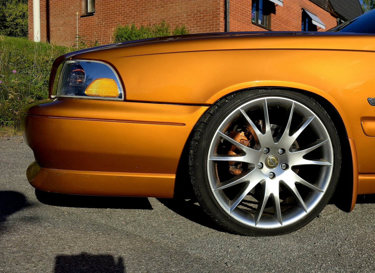 Exterior image of 1998 Volvo V70 R 2.3 T Automatisk