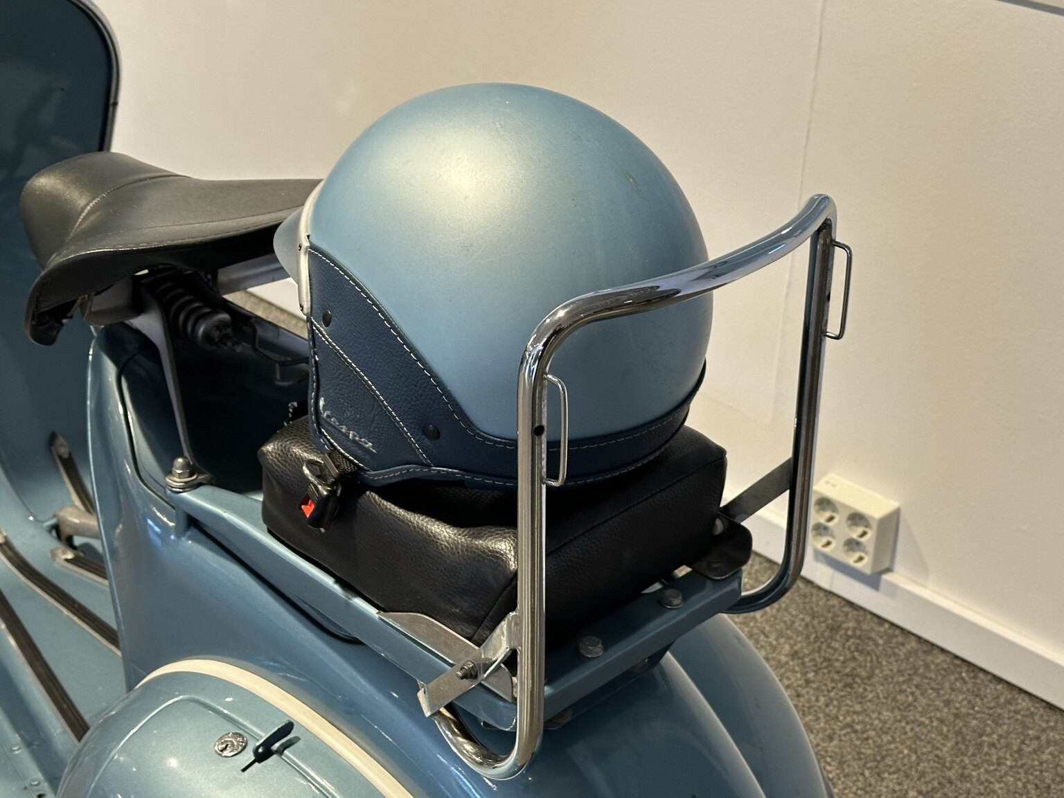 Exteriörbild på 1959 Vespa Piaggio 150cc Widebody