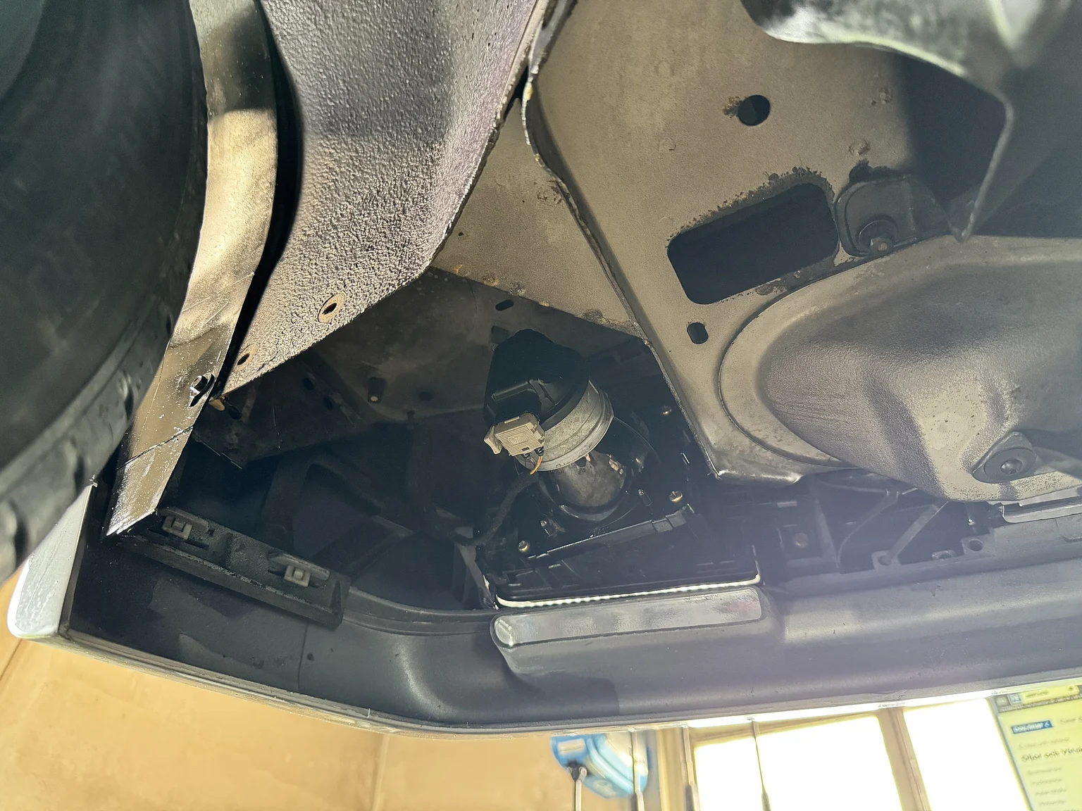 Image of 1993 BMW M5 Touring 3.8 Manual mechanics (53)