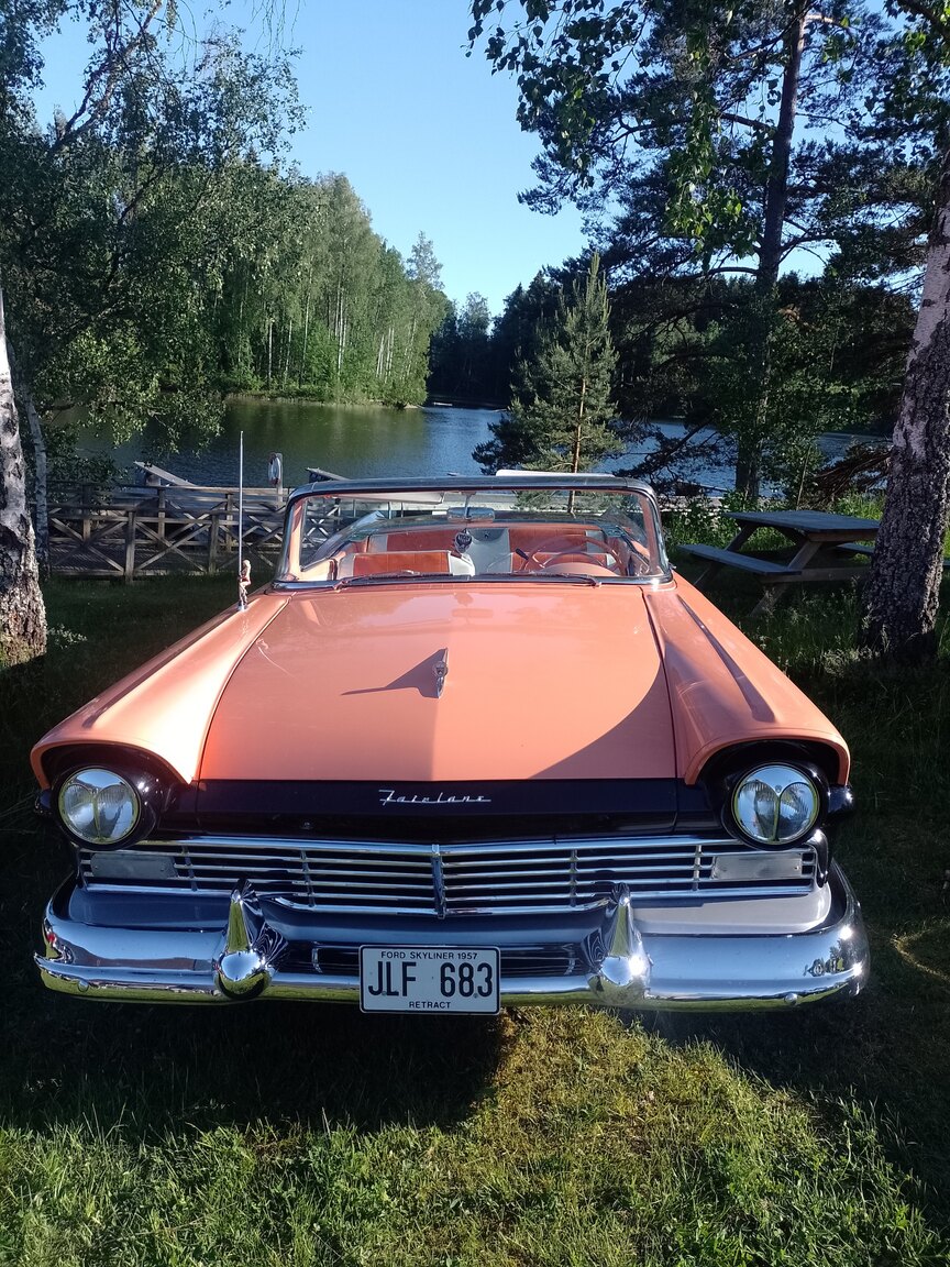 Aussenfoto 1957 Ford Fairlane 500 Skyliner Retract