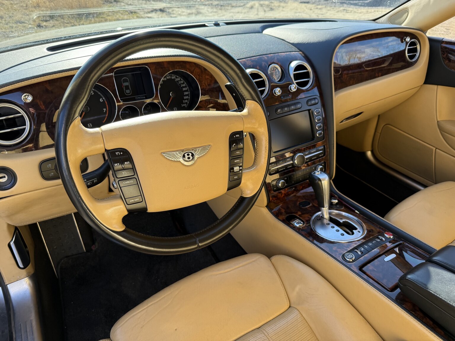Interiörbild 2005 Bentley Flying Spur