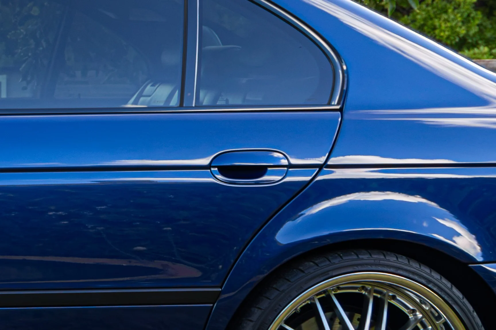 Exterior image of 2002 BMW M5 E39 (2)