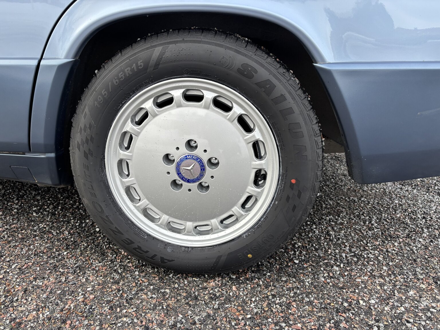 Exteriörbild på 1992 Mercedes-Benz 190 D
