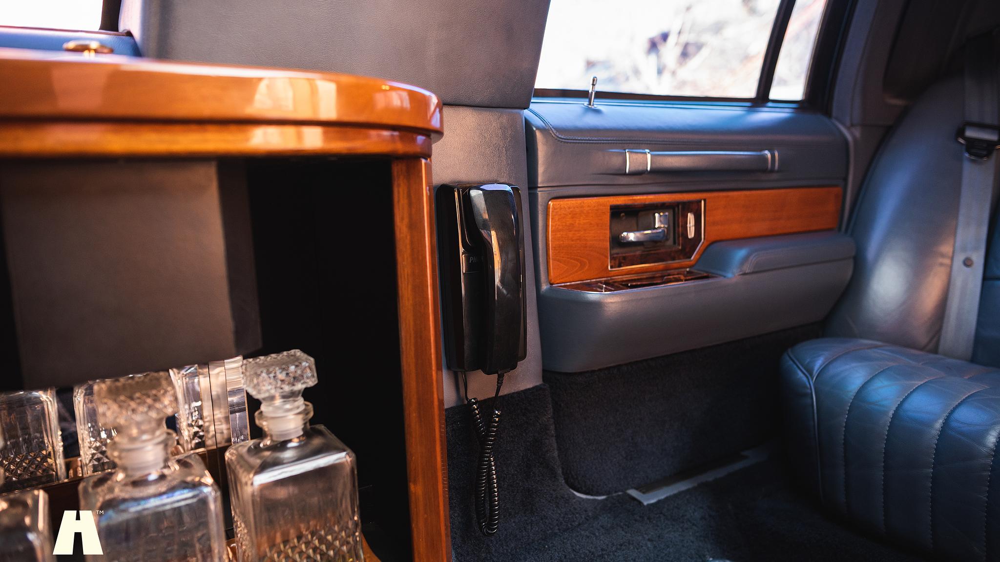 Interior image of 1992 Lincoln Town Car Limousine 