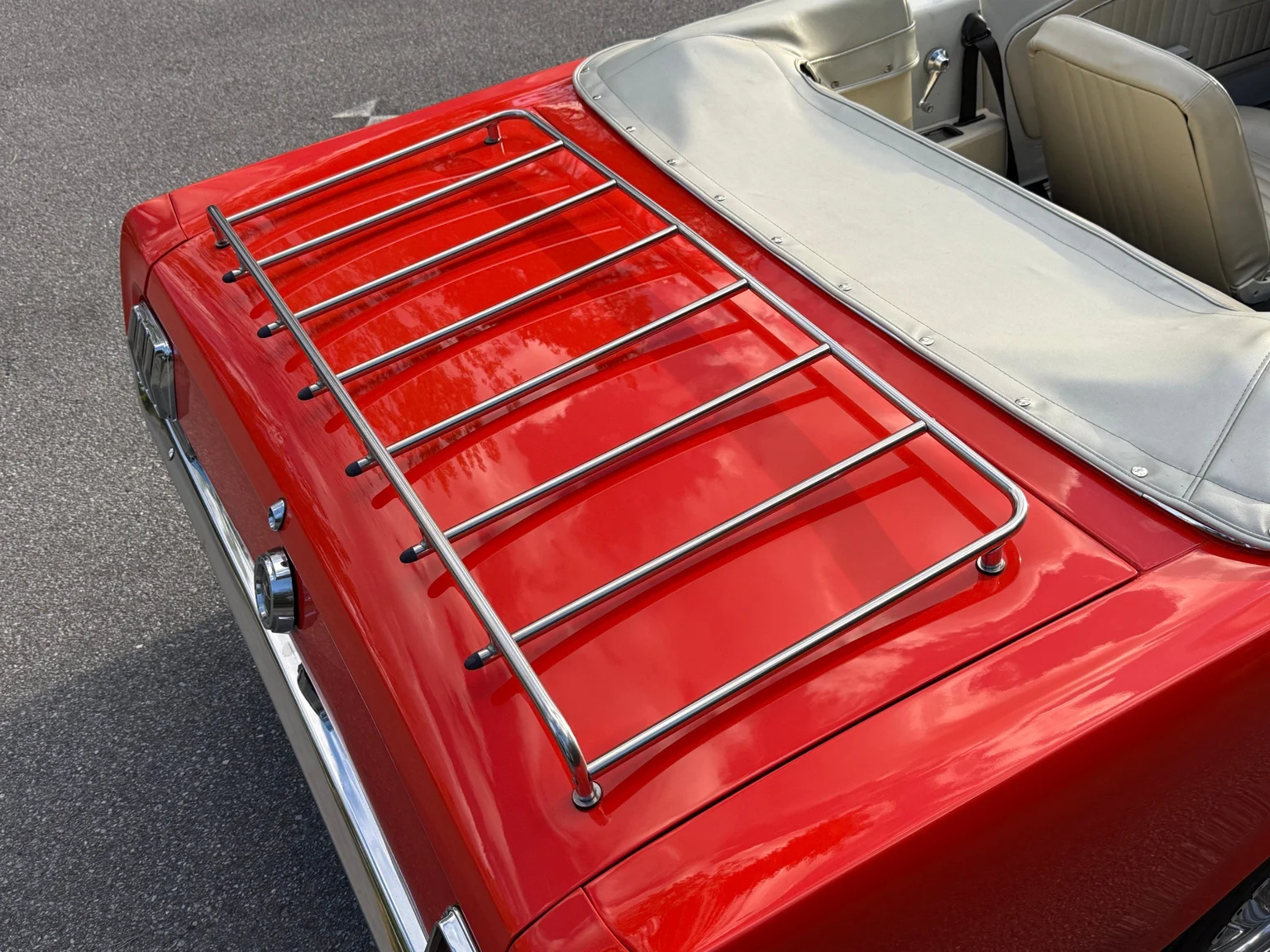 Exterior image of 1965 Ford Mustang Cabriolet (48)