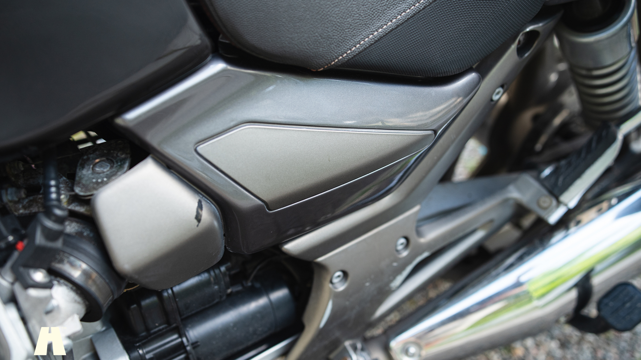 Exterior image of 2005 Moto Guzzi Breva 750i