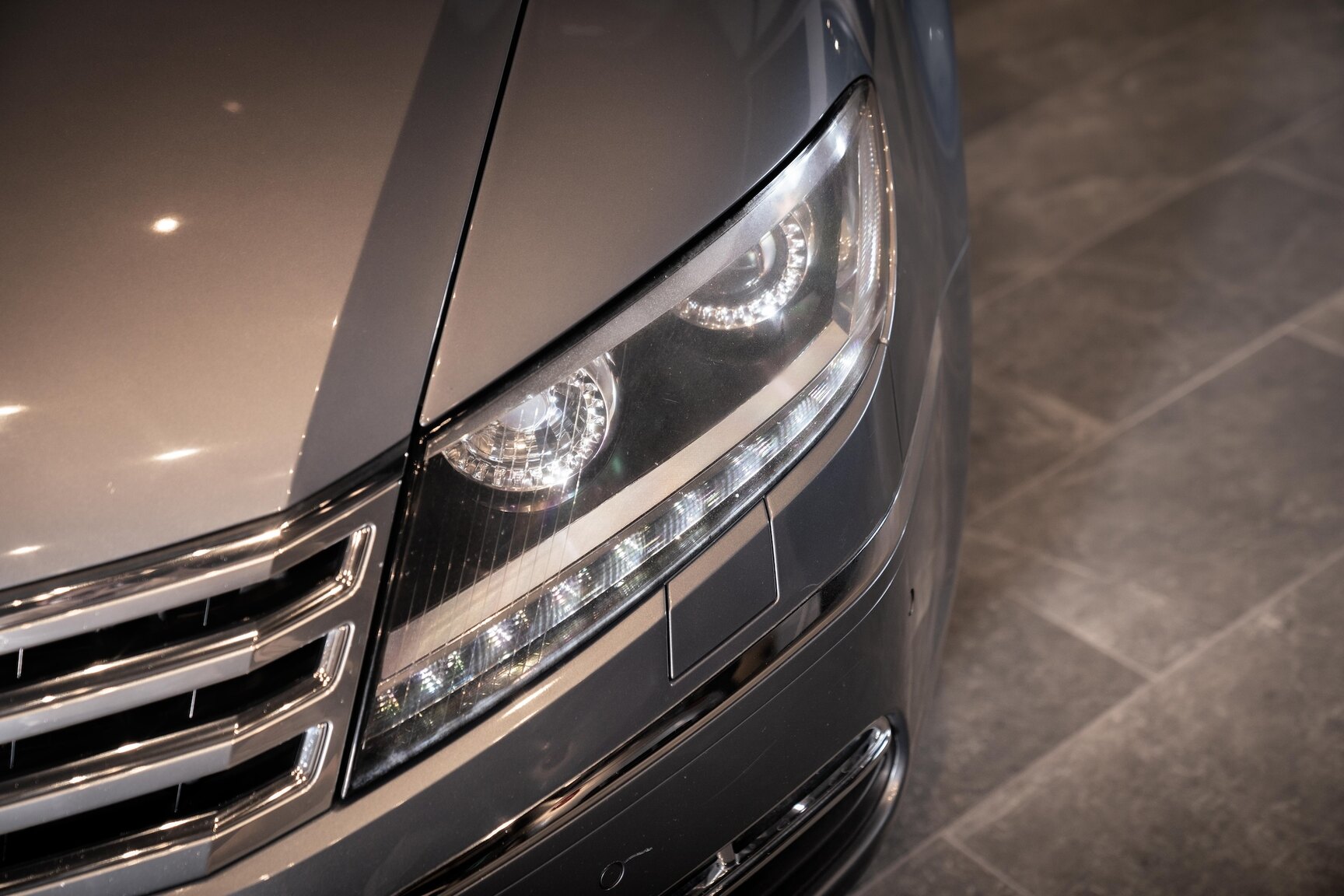 Exteriörbild på 2012 Volkswagen Phaeton 3.0 TDI 4Motion