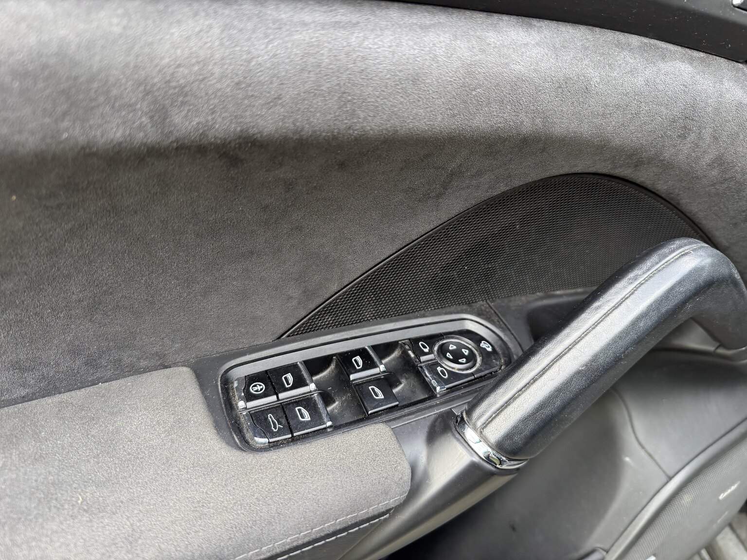 Interior image of 2013 Porsche Cayenne GTS