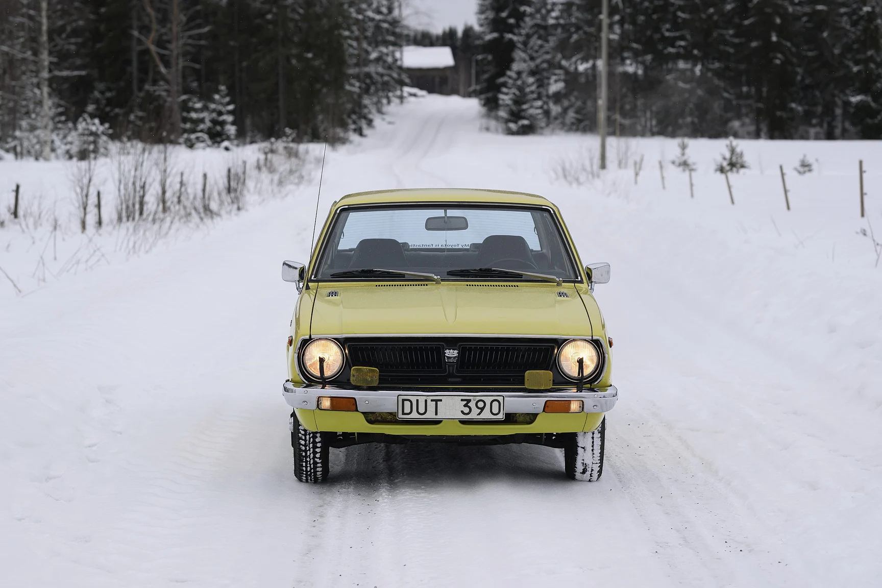 Exteriörbild på 1975 Toyota Corolla KE30 (3)