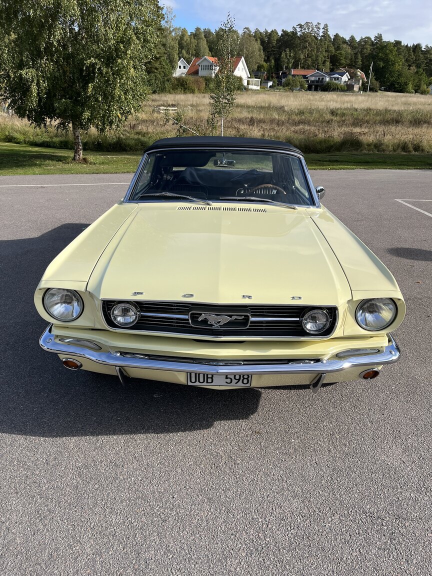 Exteriörbild på 1966 Ford Mustang Cabriolet 289cui