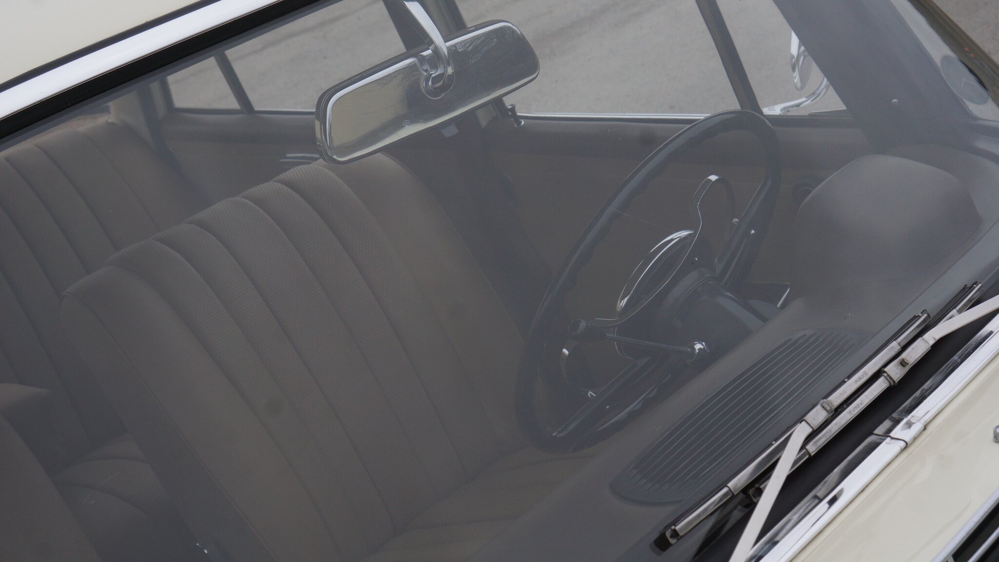 Exterior image of 1966 Mercedes-Benz 230 S