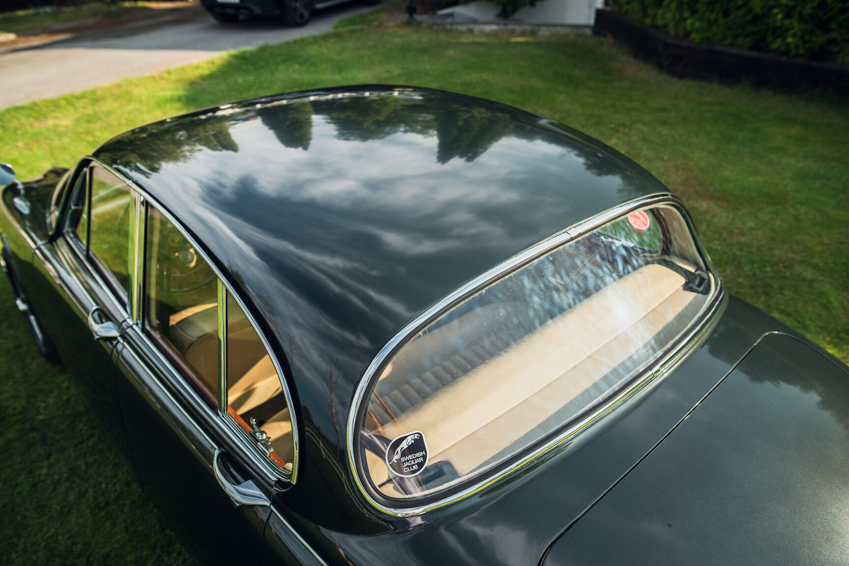 Exterior image of 1965 Daimler 250 V8