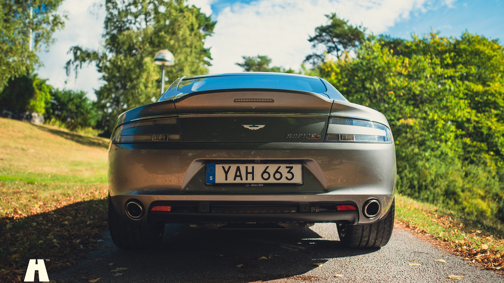 Exteriörbild på 2014 Aston Martin Rapide S