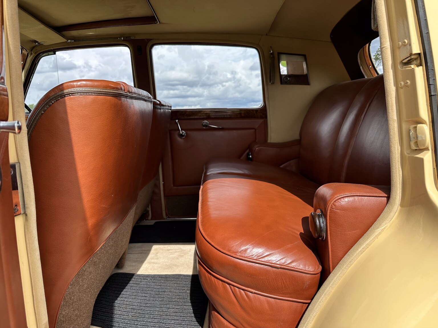 Interiörbild 1947 Bentley Mark IV Sport Saloon
