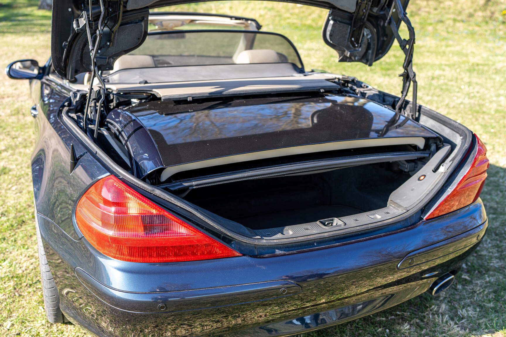 Interior image of 2002 Mercedes-Benz SL 500