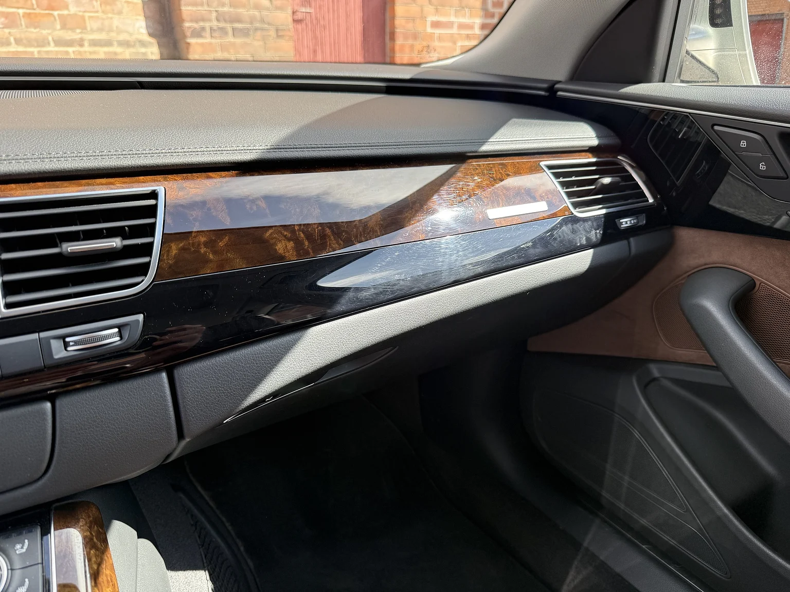 Innenraumfoto von 2014 Audi A8 4.0 TFSI (28)