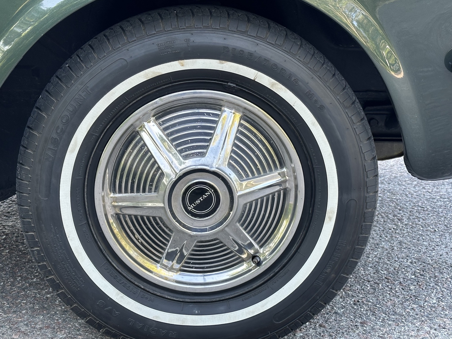 Exteriörbild på 1965 Ford Mustang 289 Cabriolet