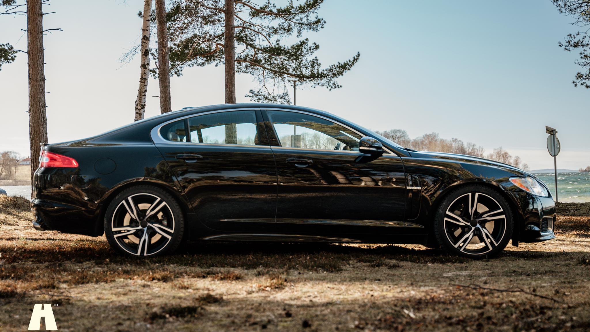 Exterior image of 2010 Jaguar XFR (4)