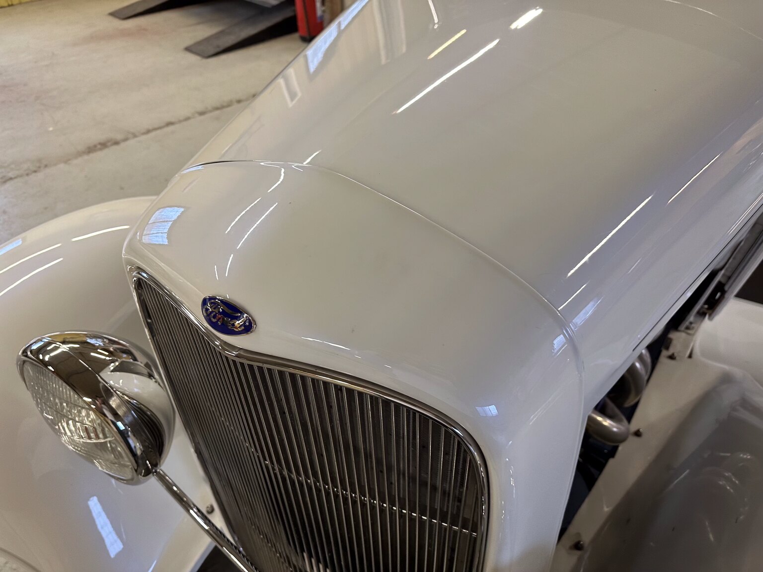 Exterior image of 1932 Custom Ford Rod White Ice