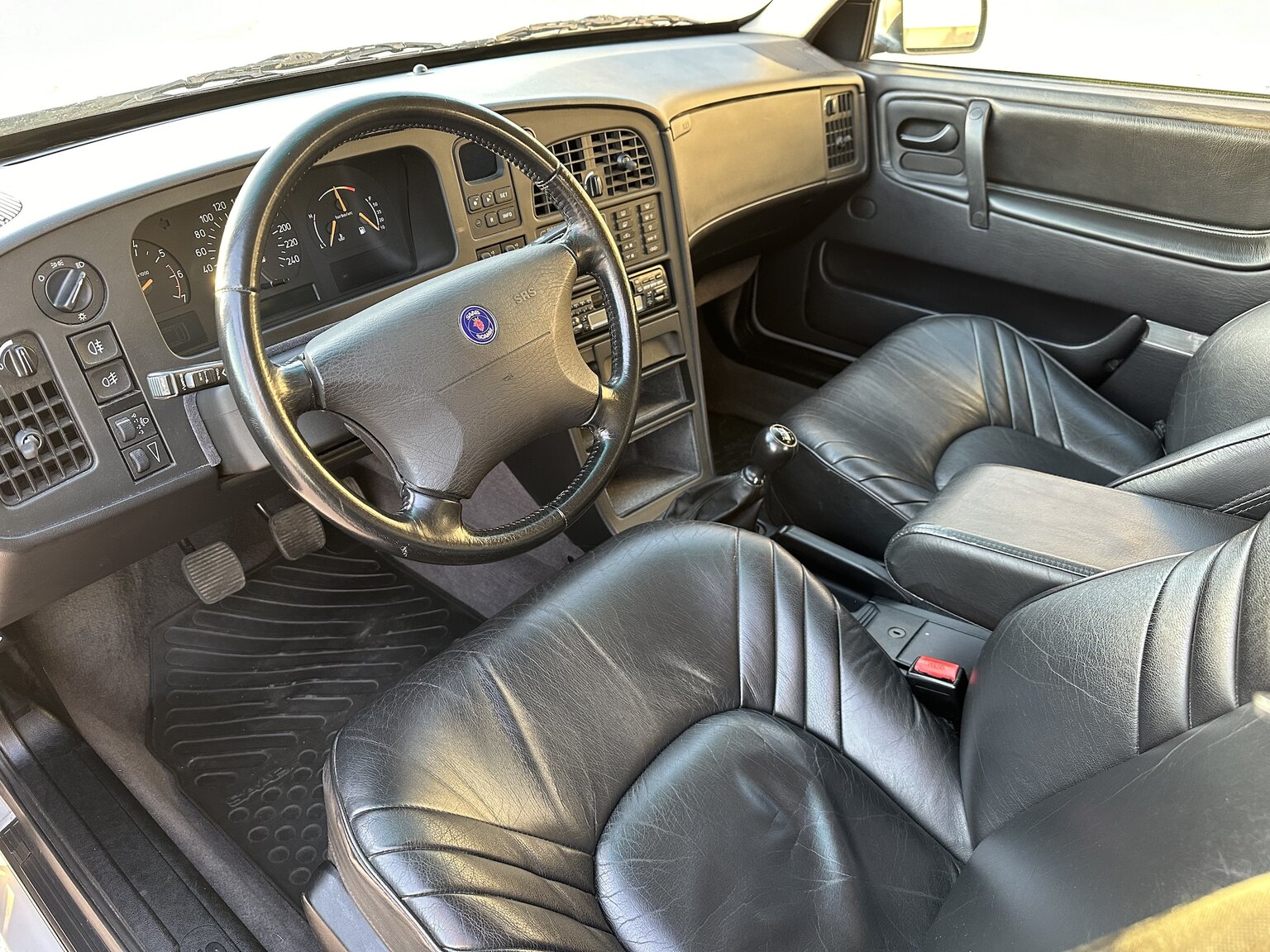 Interior image of 1996 SAAB 9000 CS Aero 2.3T