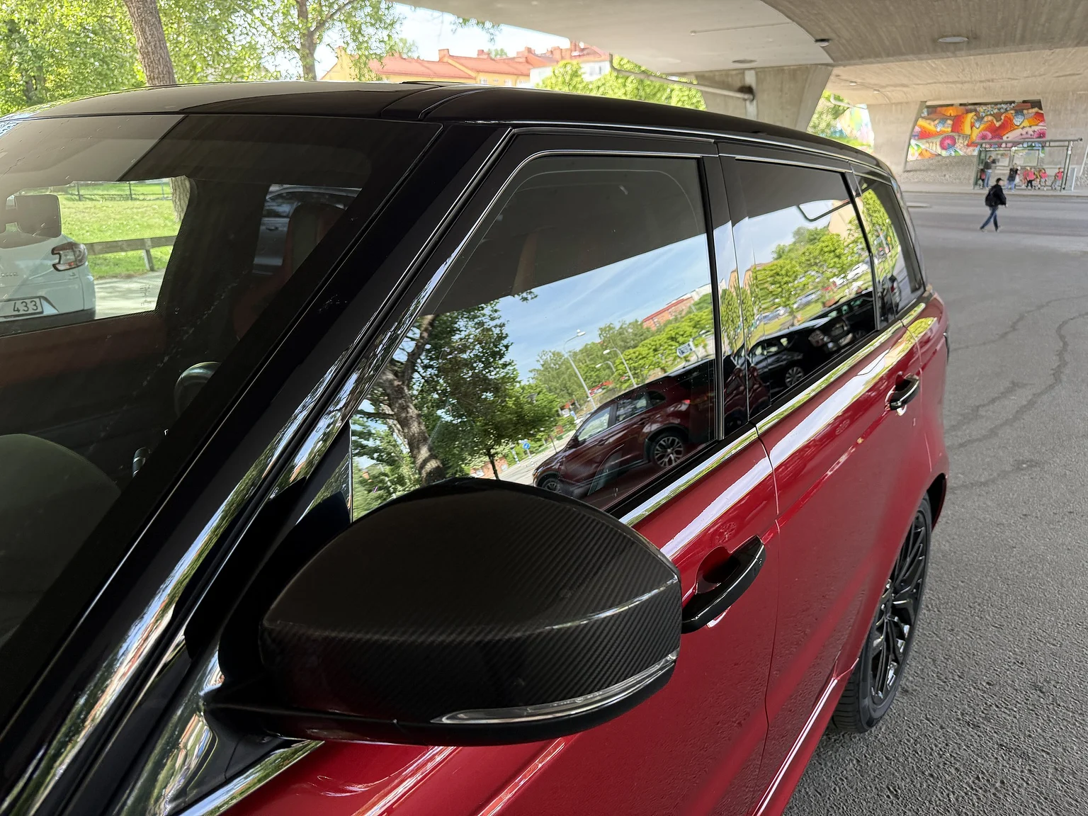 Exteriörbild på 2017 Range Rover Sport SVR (65)