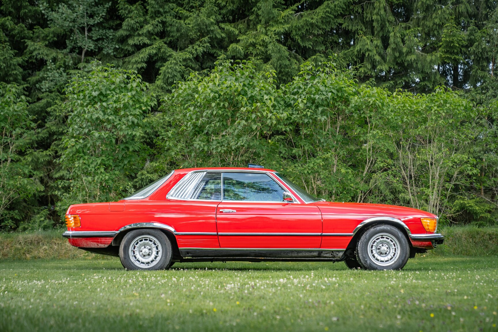 Exterior image of 1975 Mercedes-Benz 350 SLC