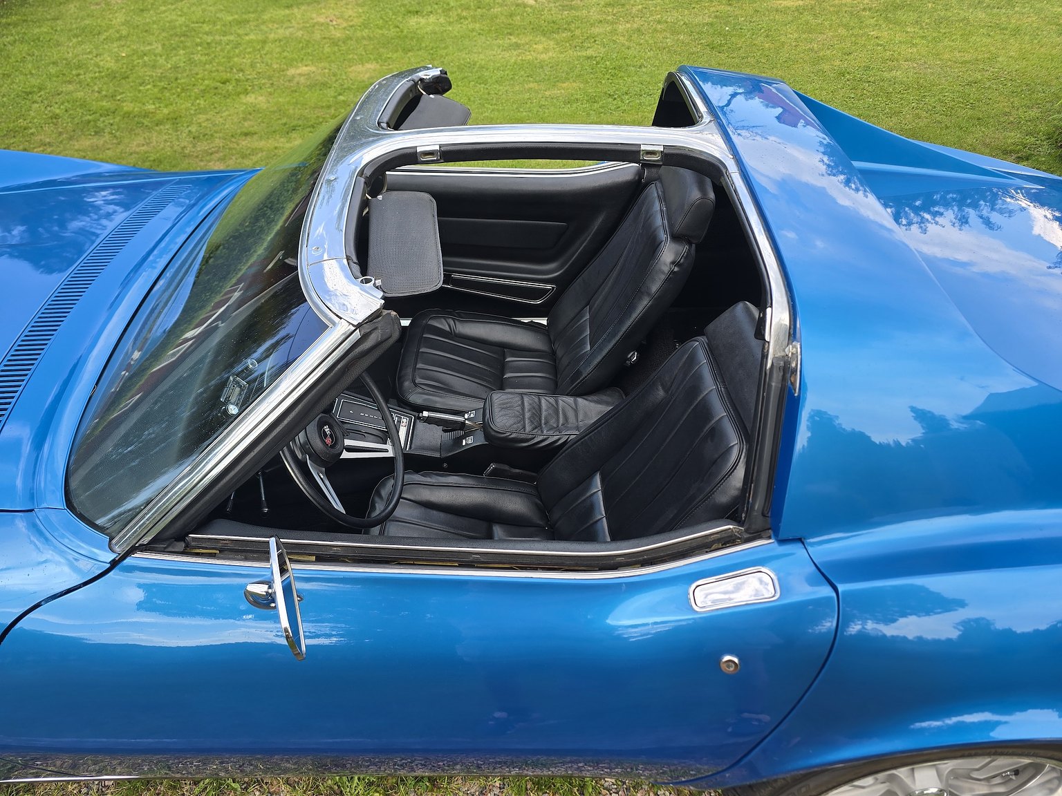 Exterior image of 1969 Chevrolet Corvette Stingray 6.0 V8