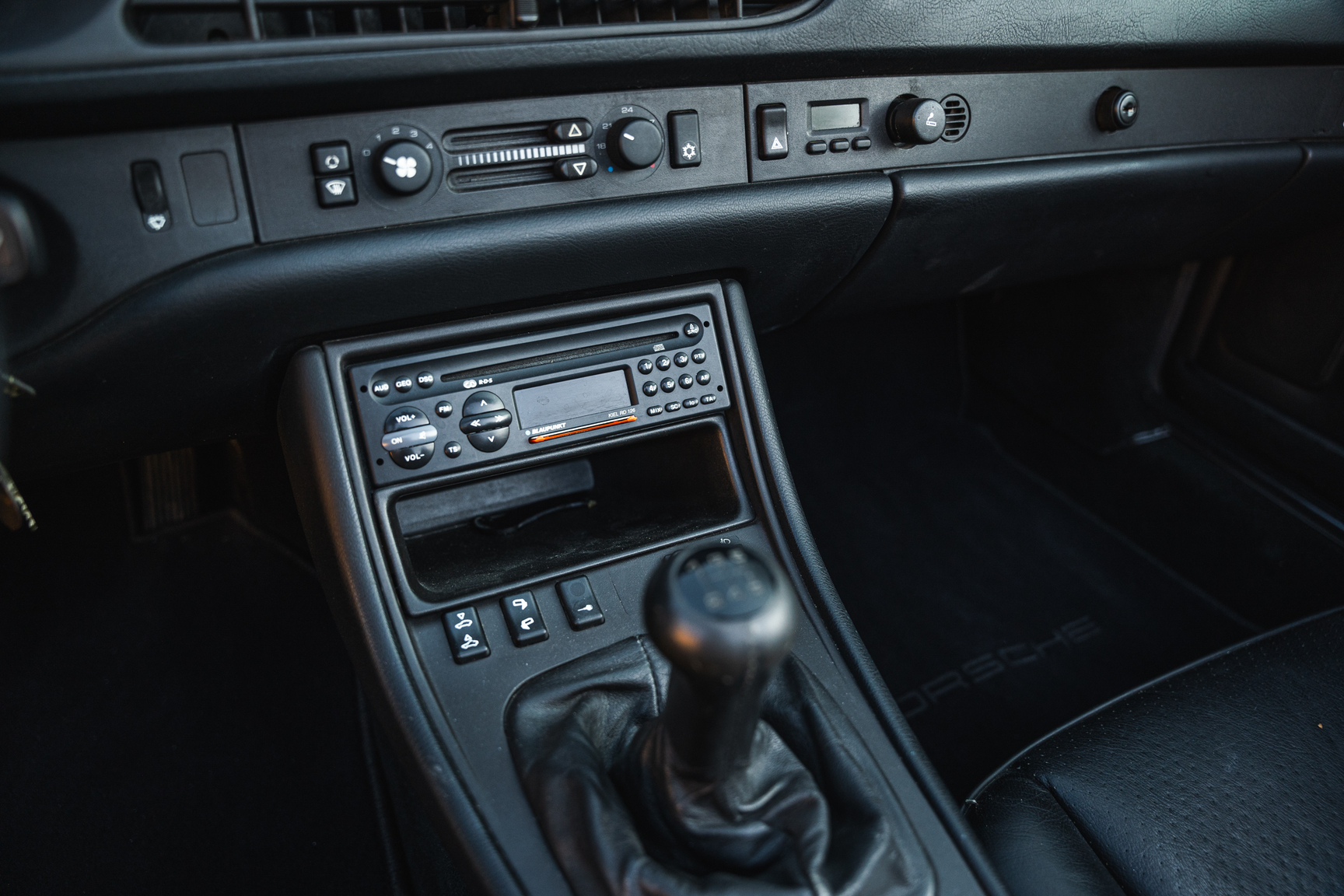 Innenraumfoto von 1991 Porsche 944 Turbo Cabriolet