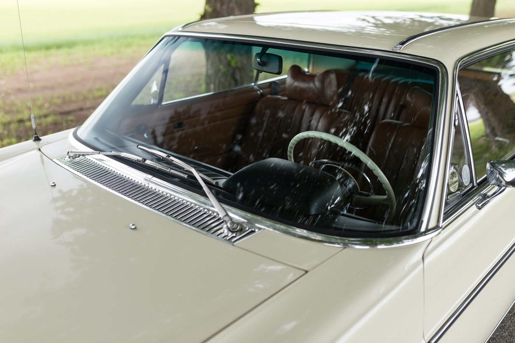 Exteriörbild på 1971 Mercedes 250 C