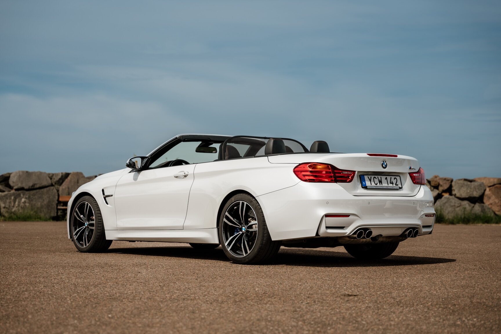 Exteriörbild på 2015 BMW M4 Cabriolet