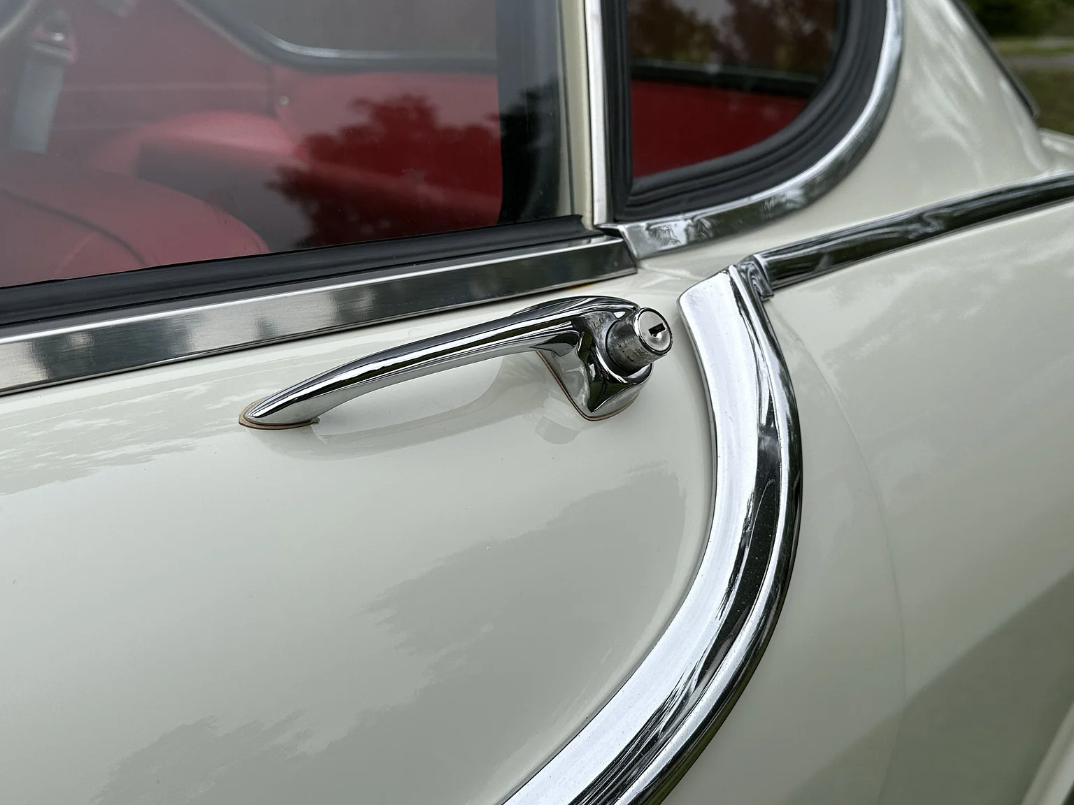 Exterior image of 1964 Volvo P1800S (67)