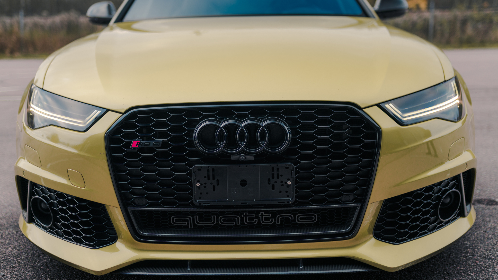 Exterior image of 2016 Audi RS6 Avant Exclusive (21)