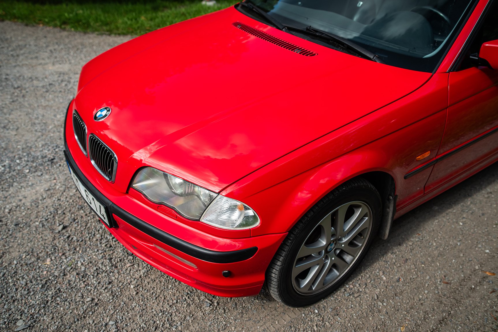 Exterior image of 2001 BMW 330Xi