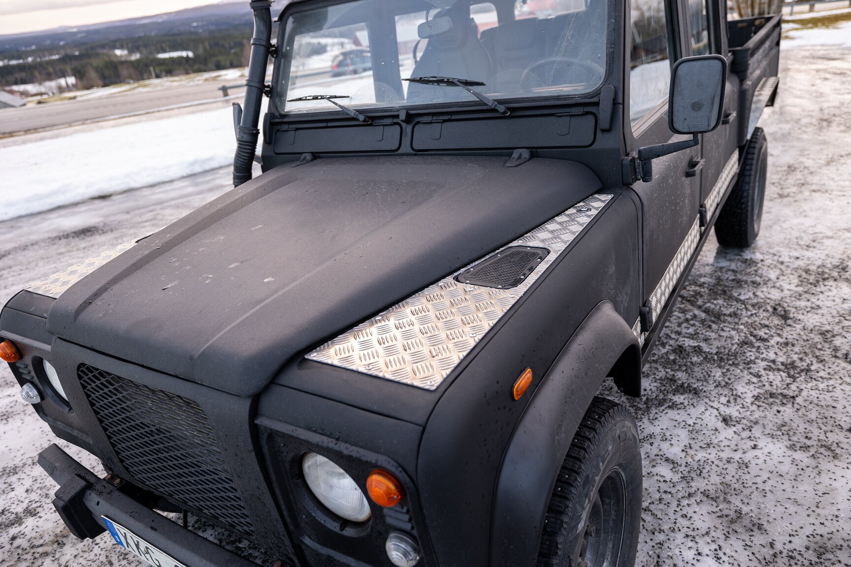 Exterior image of 2000 Land Rover Defender 130