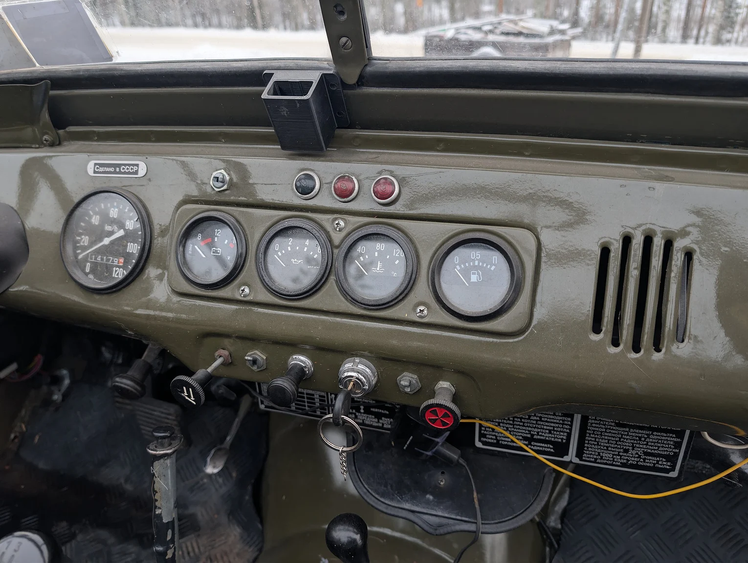 Interior image of 1973 UAZ 469 2.9 (6)
