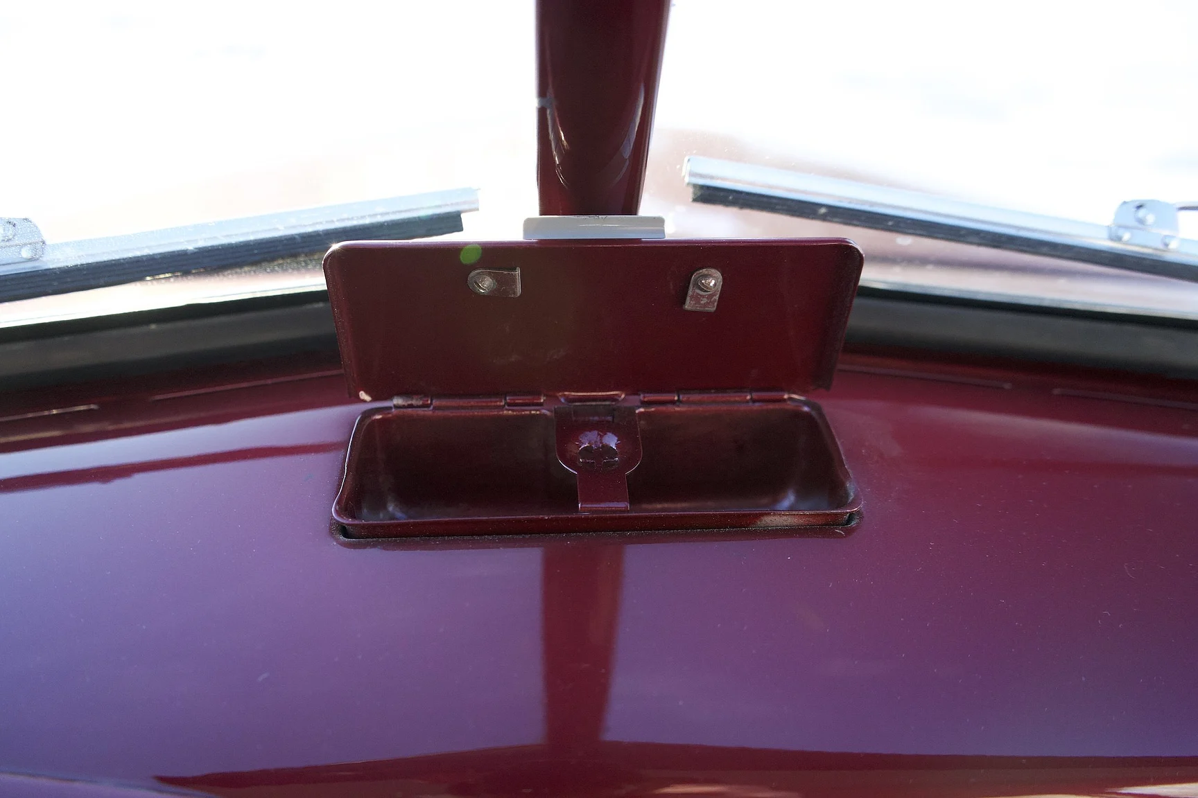 Interior image of 1953 Volvo PV444 DS (50)