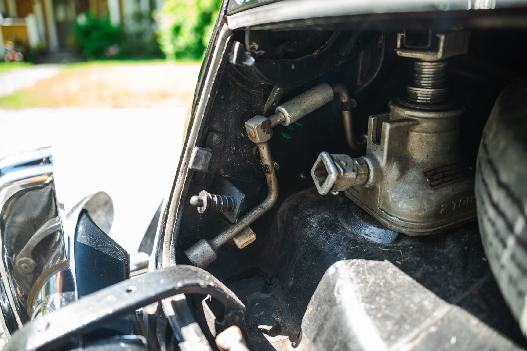 Image of 1950 Bentley 4 1/4 Litre mechanics