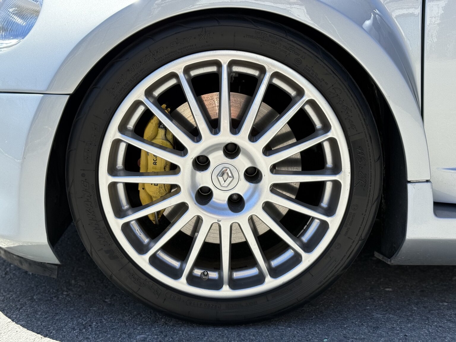 Exterior image of 2002 Renault Clio Sport V6