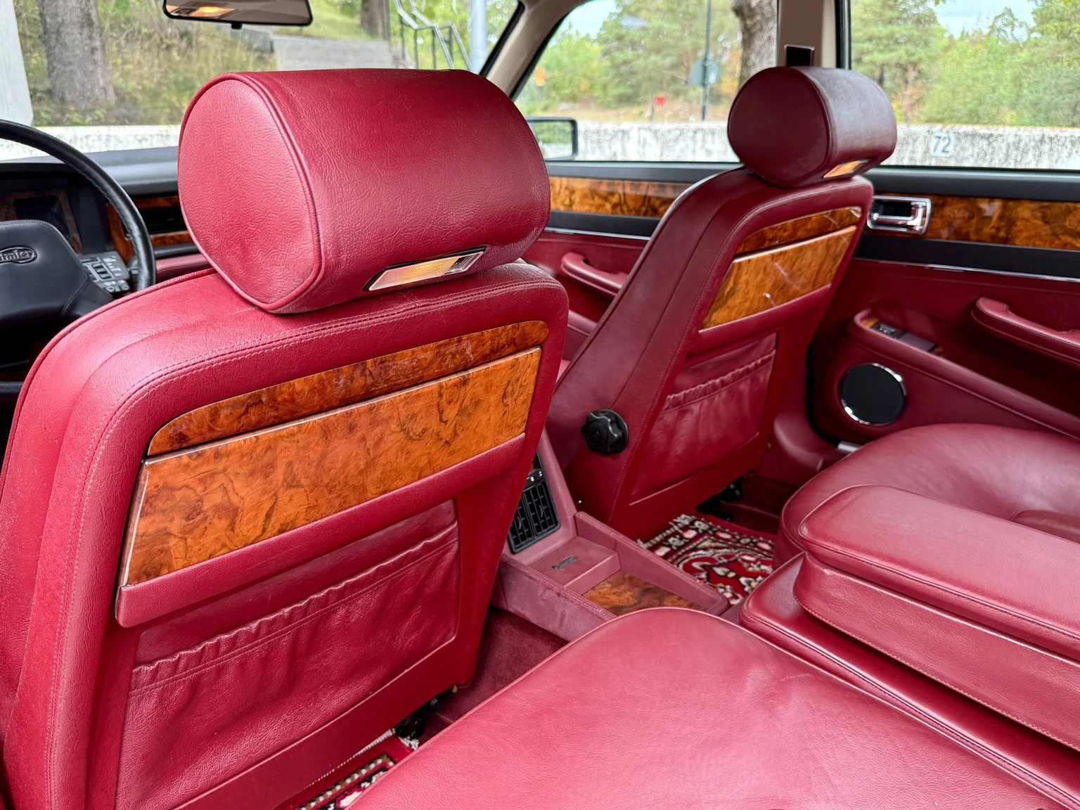 Interior image of 1988 Daimler Six (76)
