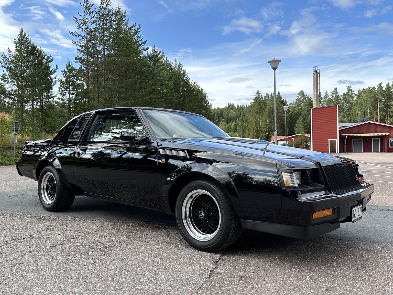 Exterior image of 1987 Buick Grand National "GNX" (17)