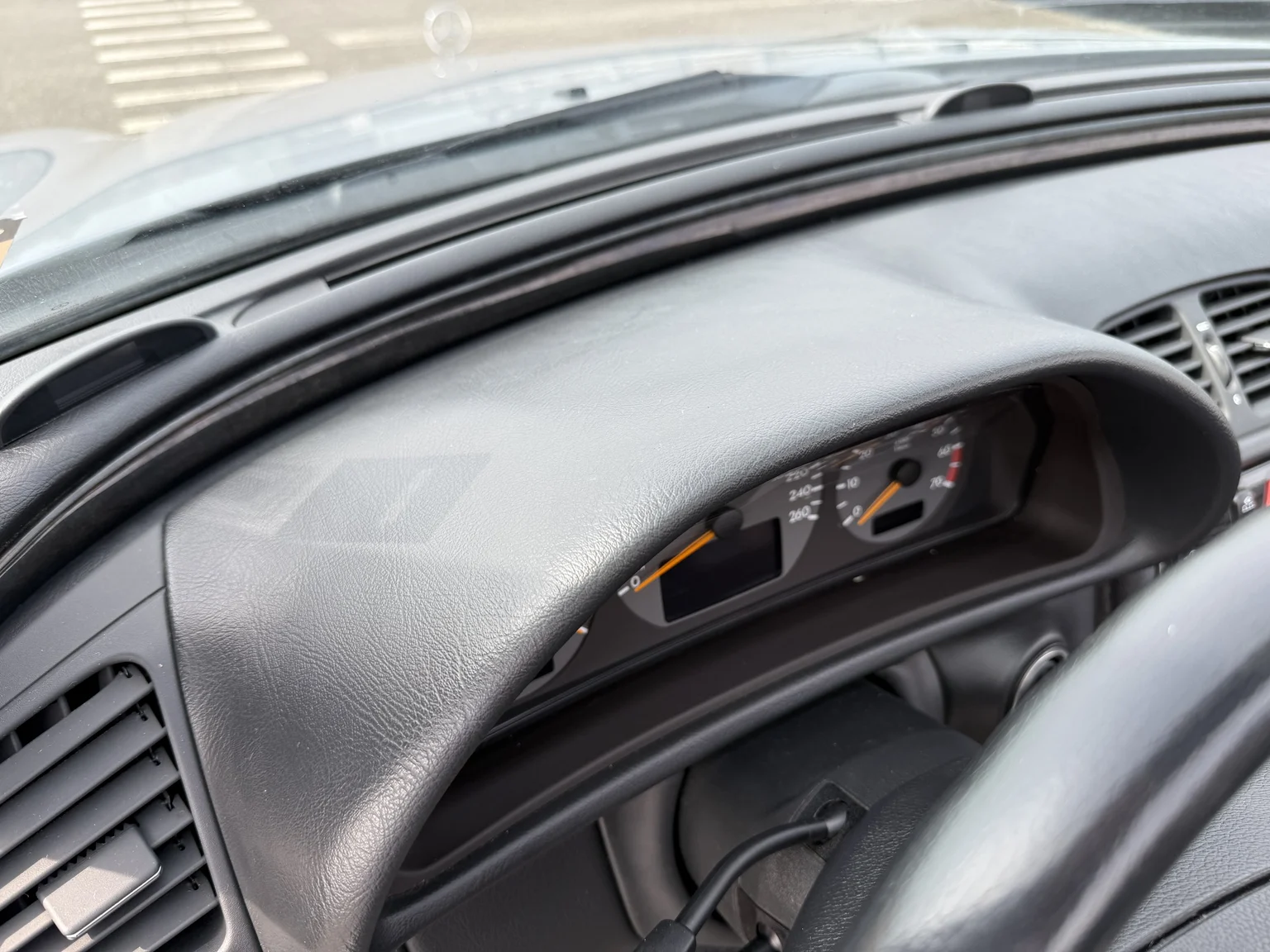 Innenraumfoto von 2001 MERCEDES-BENZ CLK 230 Kompressor Cabriolet (16)