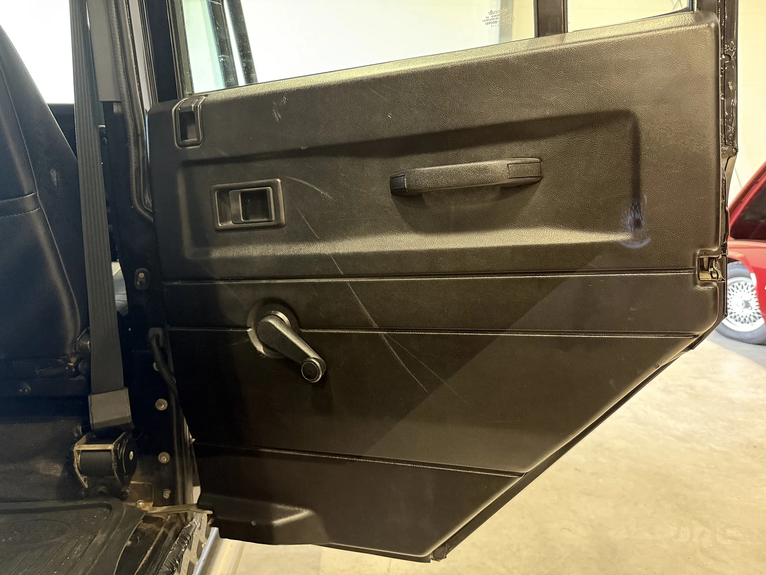 Interior image of 2000 Land Rover Defender 110 Tomb Raider (36)