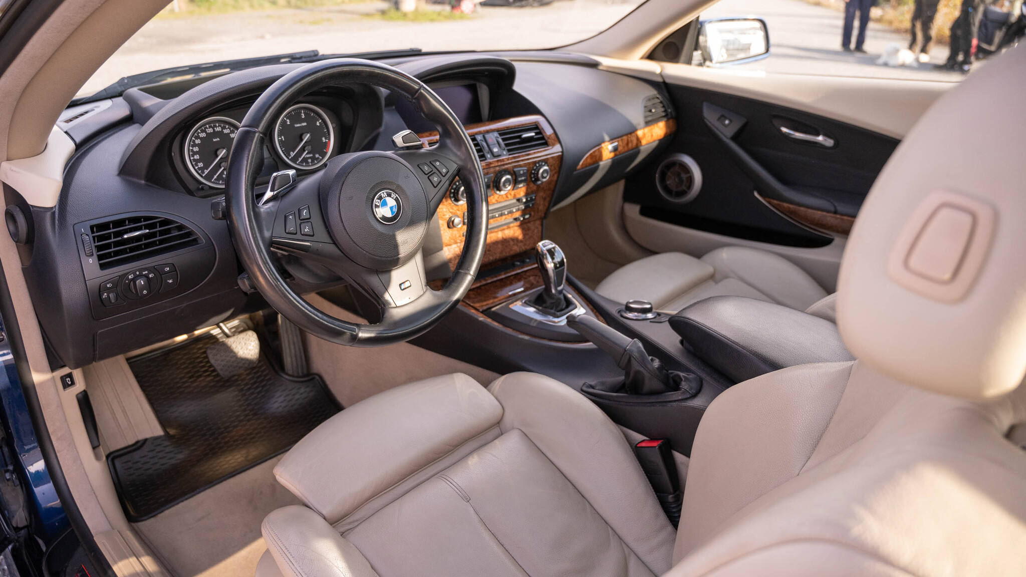 Interior image of 2008 BMW 635d  (2)