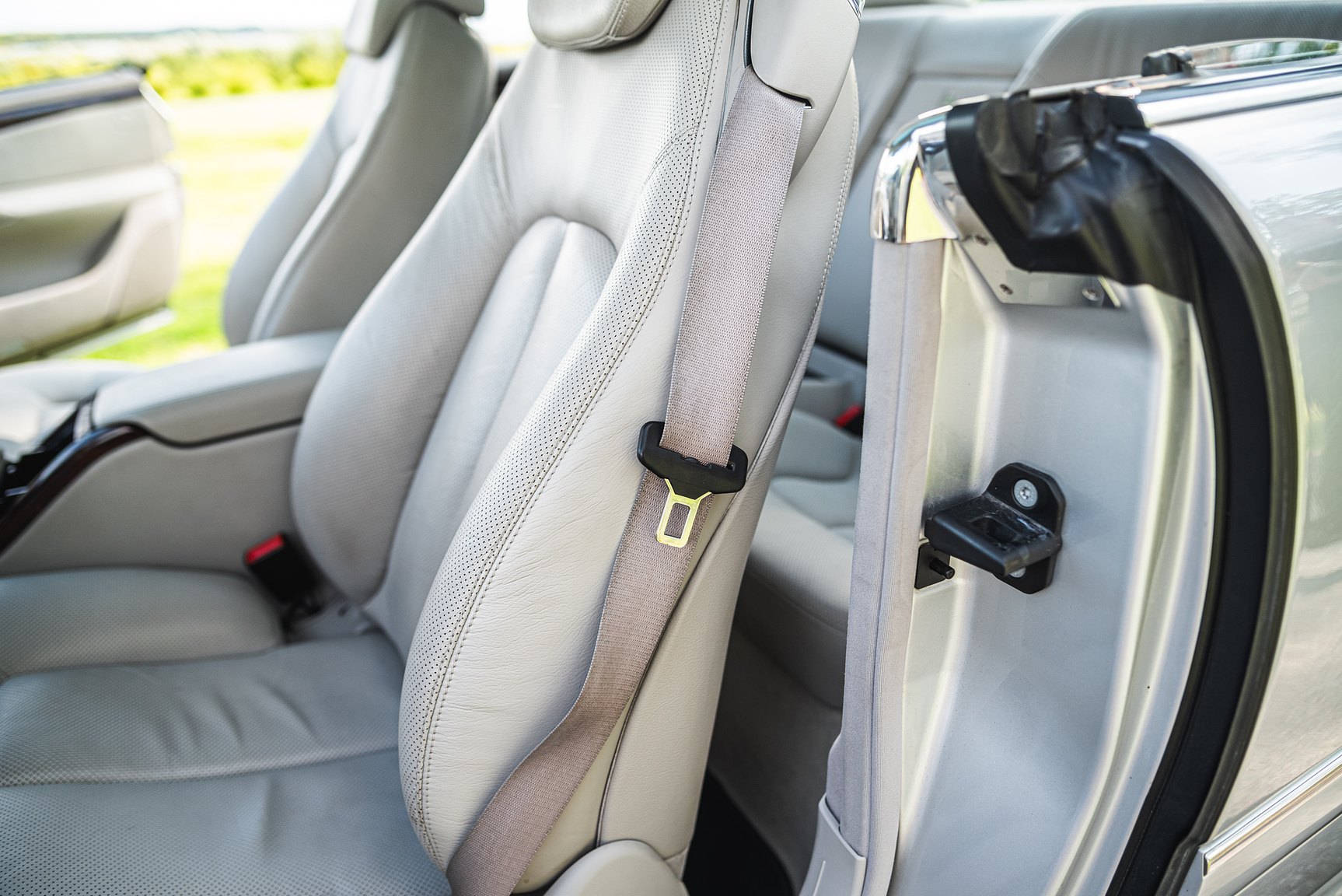 Interior image of 2000 Mercedes-Benz CL 500