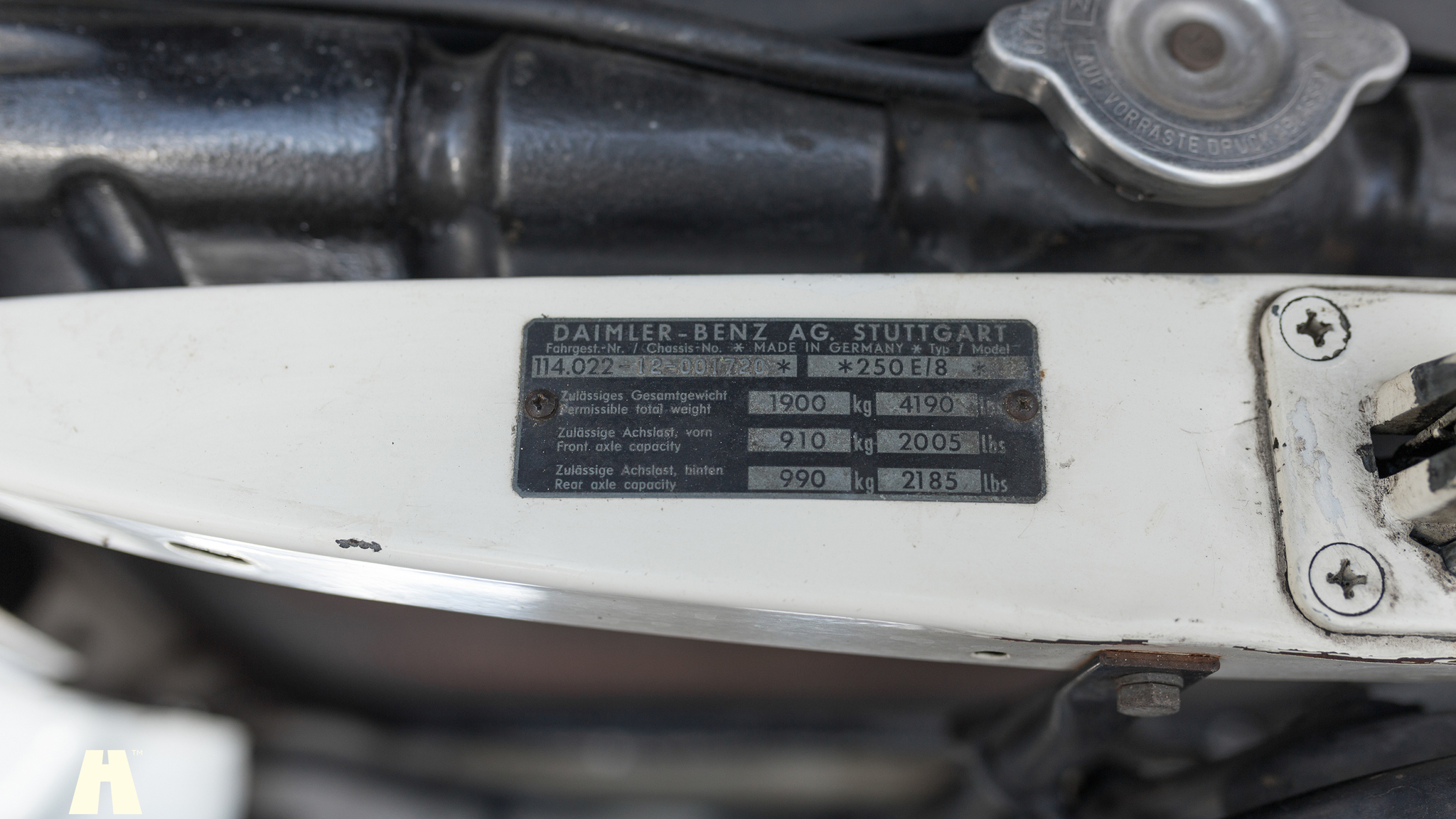 Image of 1970 Mercedes 250 CE mechanics