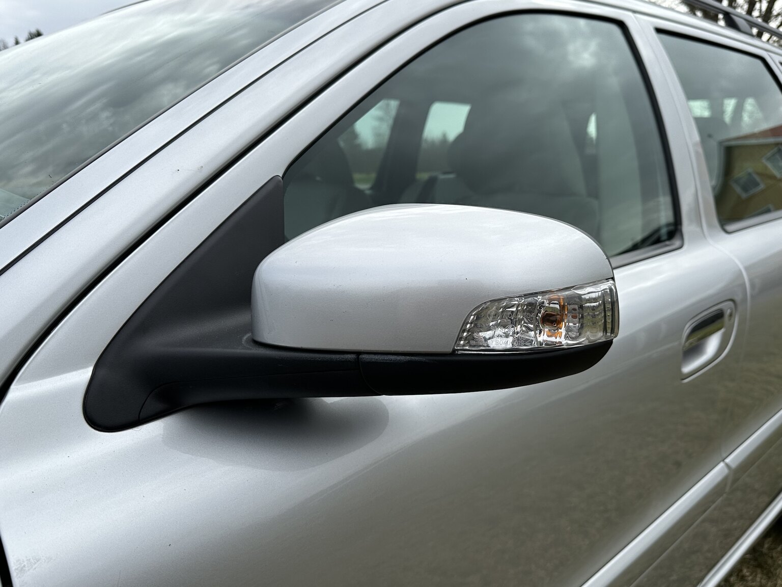 Exterior image of 2008 Volvo V70 Classic