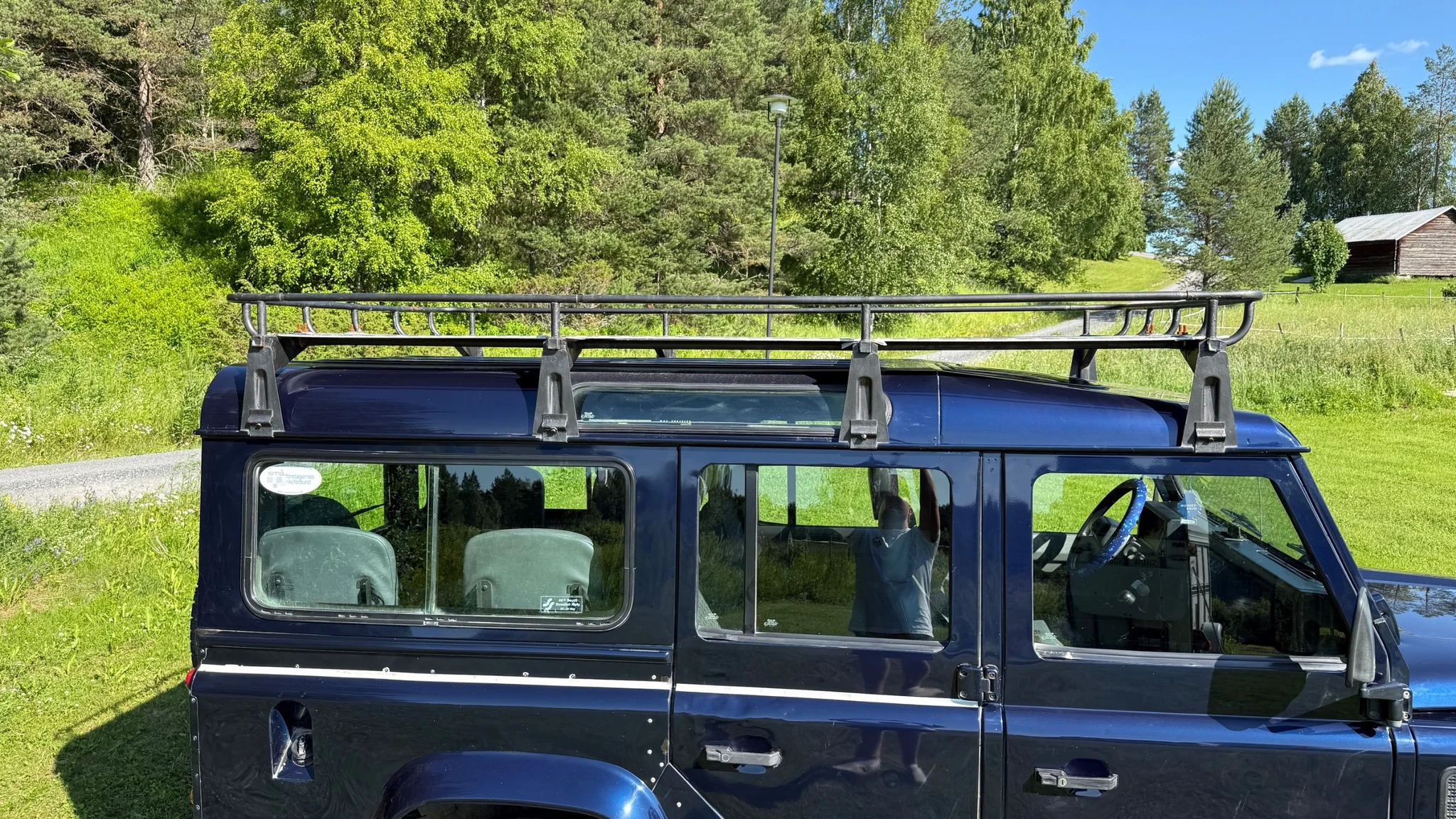 Exteriörbild på 2002 Land Rover Defender 110 Kombi Td5 (29)