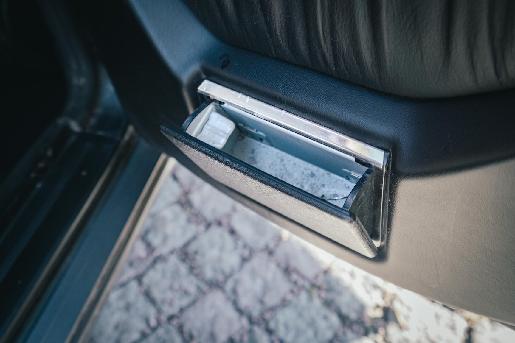 Innenraumfoto von 1991 Mercedes-Benz 300E-24 (27)